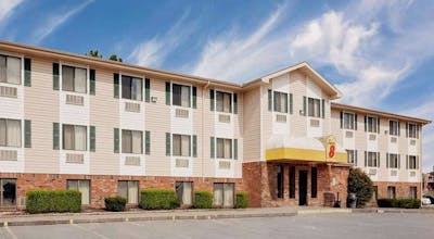 Super 8 by Wyndham Fayetteville