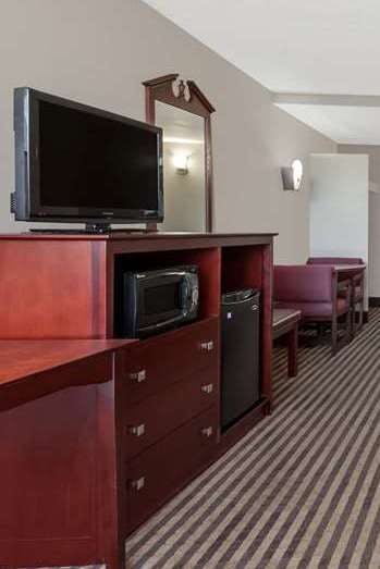 Hotel Howard Johnson by Wyndham Arlington Ballpark / Six Flags photo 3