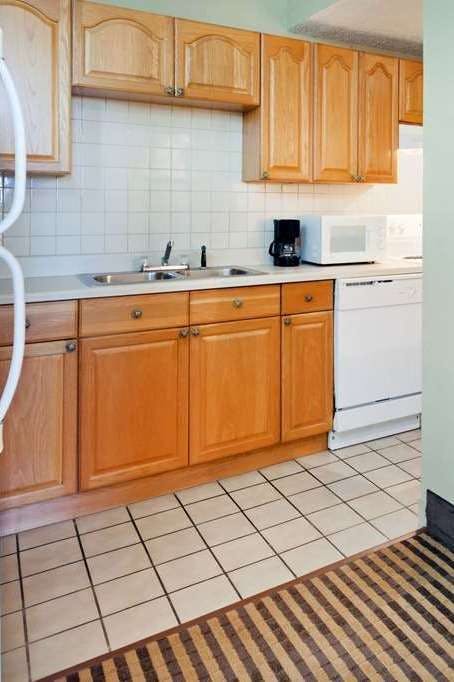 Hotel Howard Johnson by Wyndham Arlington Ballpark / Six Flags photo 4