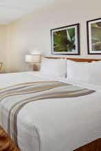 Hotel La Quinta by Wyndham Sawgrass photo 1