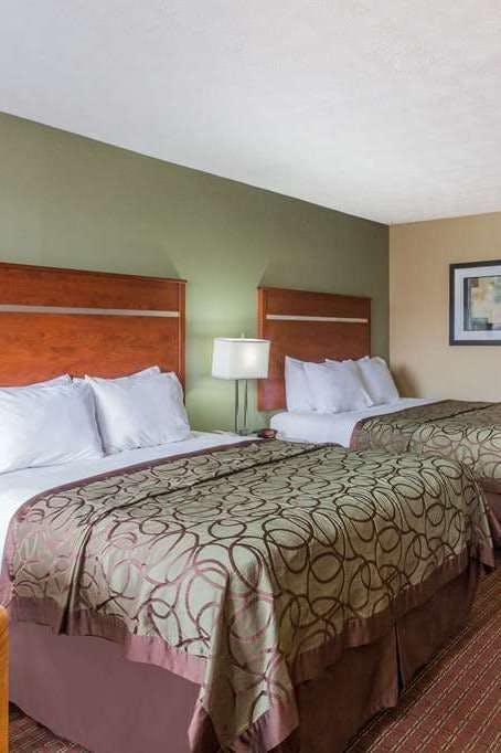 Hotel Baymont by Wyndham Pigeon Forge near Island Drive photo 2