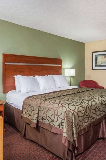 Hotel Baymont by Wyndham Pigeon Forge near Island Drive photo 1