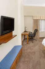 Hotel Wyndham Garden Baronne Plaza New Orleans photo 4