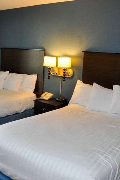 Hotel AmericInn by Wyndham Clear Lake photo 2