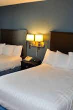 Hotel AmericInn by Wyndham Clear Lake photo 2