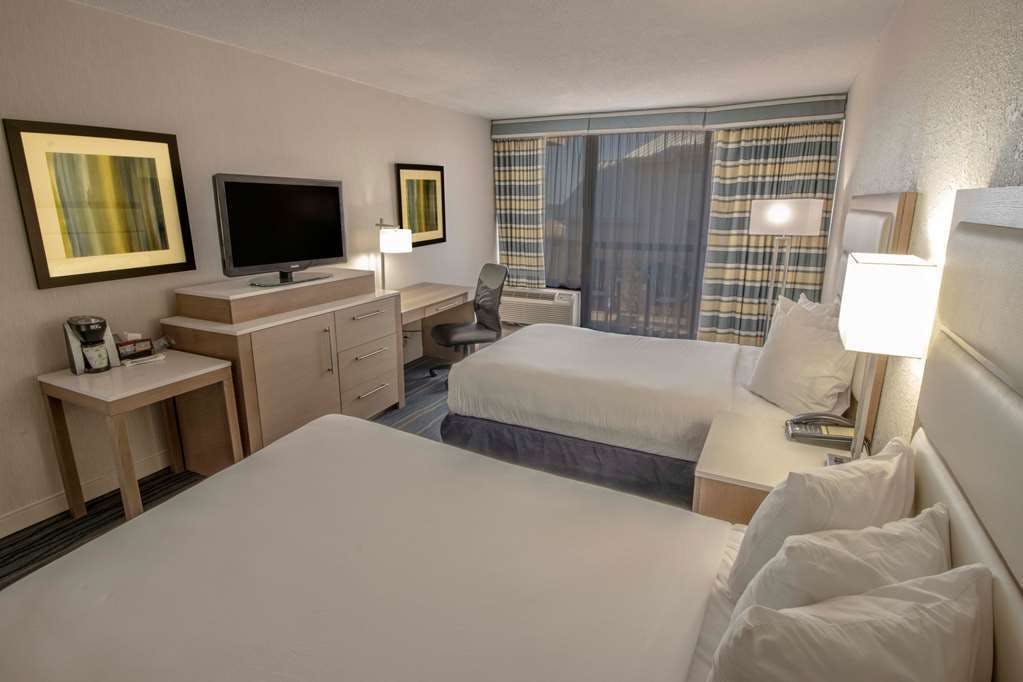 Hotel Wyndham Virginia Beach Oceanfront photo 4
