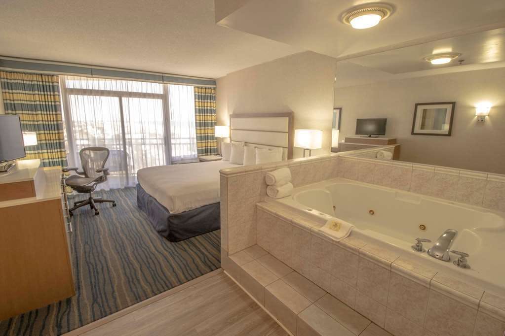 Hotel Wyndham Virginia Beach Oceanfront photo 5