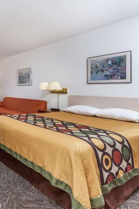 Hotel Days Inn by Wyndham Taber photo 2