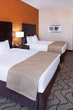 Hotel La Quinta Inn & Suites by Wyndham Marshall photo 2