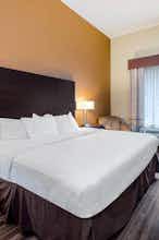 Hotel La Quinta Inn & Suites by Wyndham Marshall photo 1