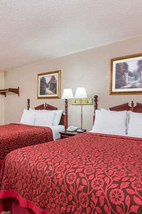 Hotel Days Inn and Suites Kaukauna photo 1