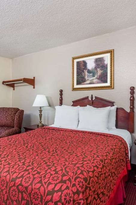 Hotel Days Inn and Suites Kaukauna photo 2