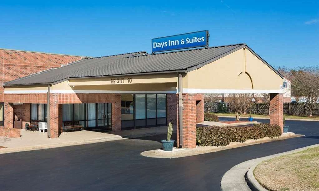 Days Inn & Suites by Wyndham Rocky Mount Golden East