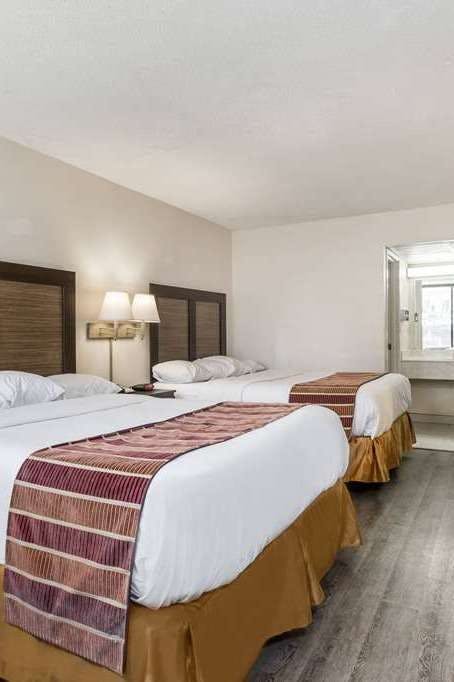 Hotel Days Inn & Suites by Wyndham Rocky Mount Golden East photo 2