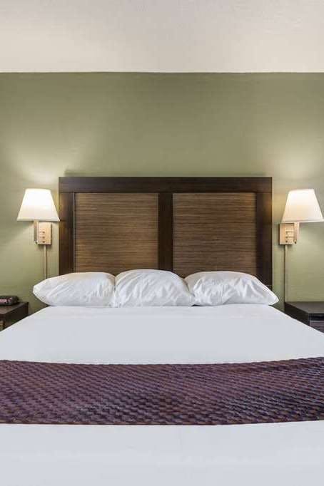 Hotel Days Inn & Suites by Wyndham Rocky Mount Golden East photo 1