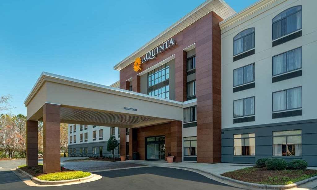 La Quinta Inn & Suites by Wyndham Raleigh Downtown North