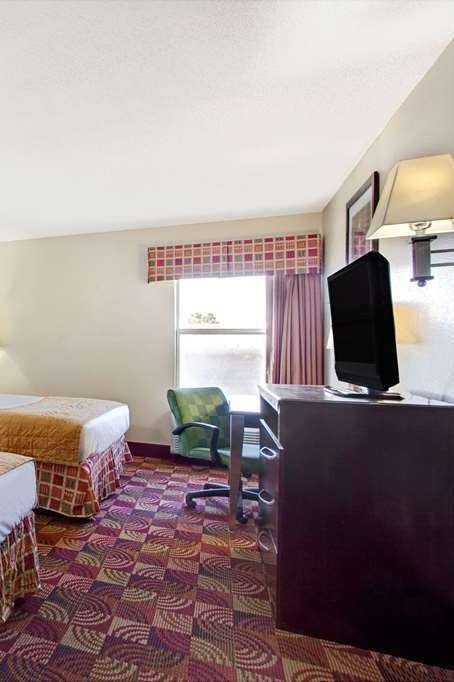 Hotel Days Inn and Suites Ridgeland photo 3