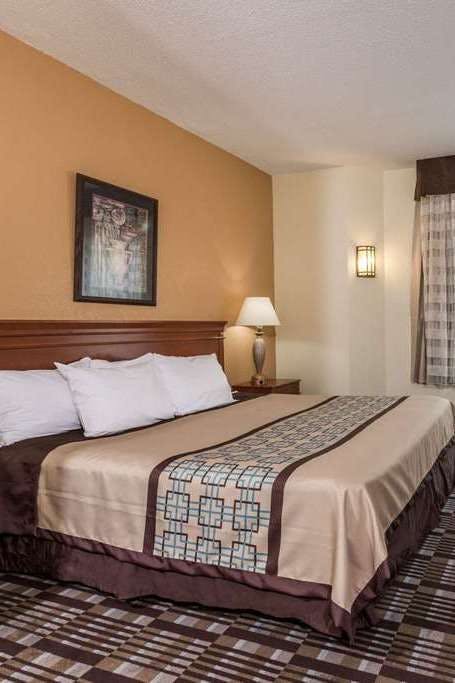 Hotel Days Inn by Wyndham Yadkinville photo 1