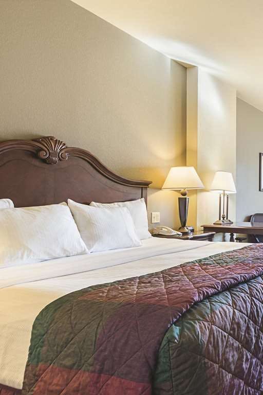 Hotel La Quinta Inn & Suites by Wyndham Trinidad photo 1