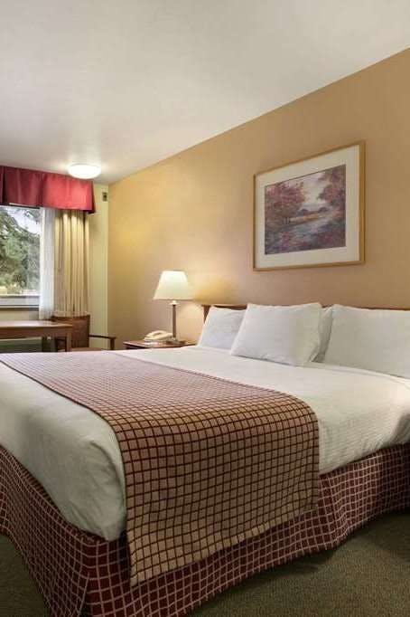 Hotel Baymont by Wyndham Seattle/Kirkland WA photo 1