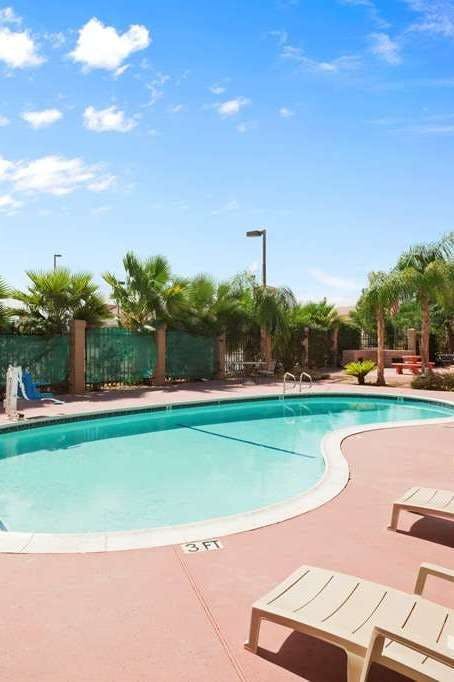 Hotel Super 8 by Wyndham Indio photo 1