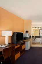 Hotel Super 8 by Wyndham Indio photo 4