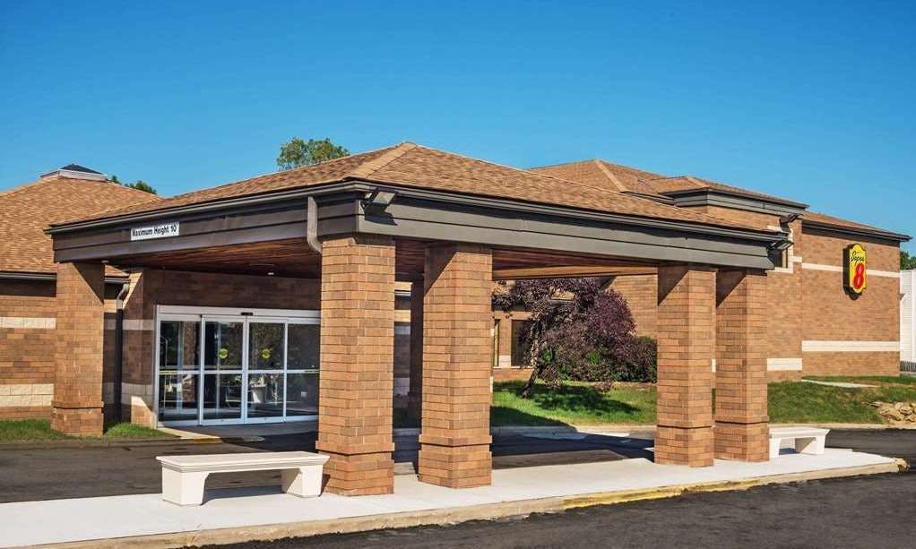 Super 8 by Wyndham Copley Akron