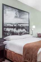 Hotel Super 8 Saskatoon Near YXE photo 1