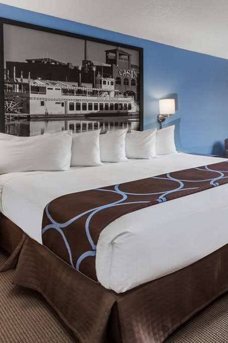 Hotel Super 8 Dubuque photo 1