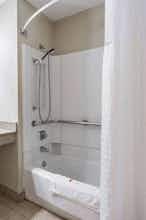 Hotel Super 8 Dubuque photo 4