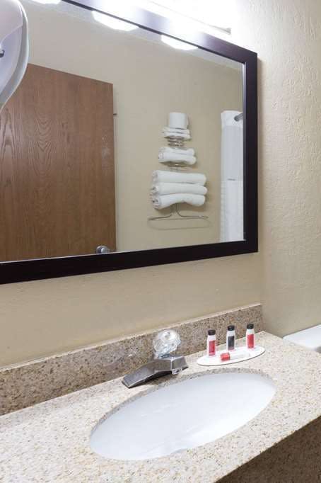 Hotel Super 8 Dubuque photo 5