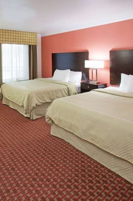 Hotel AmericInn by Wyndham Johnston Des Moines photo 2