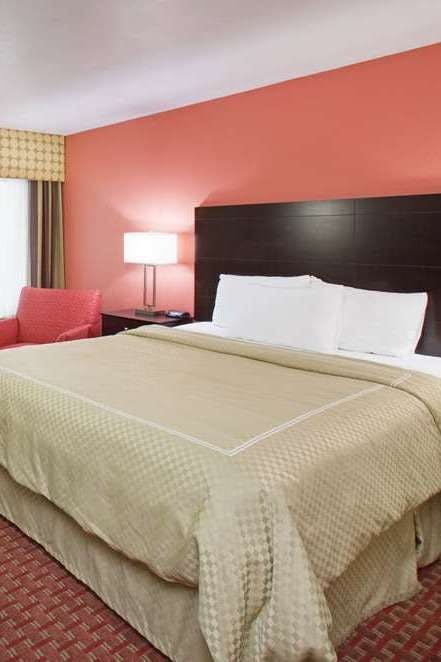 Hotel AmericInn by Wyndham Johnston Des Moines photo 1