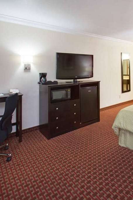 Hotel AmericInn by Wyndham Johnston Des Moines photo 3