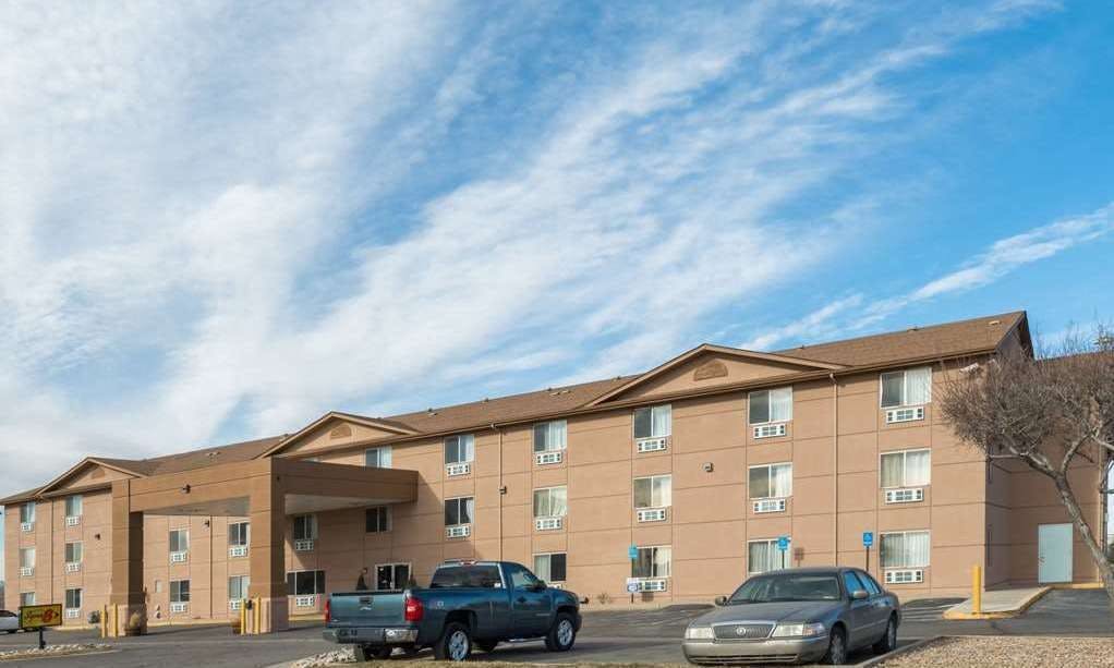 Super 8 by Wyndham Henderson North East Denver