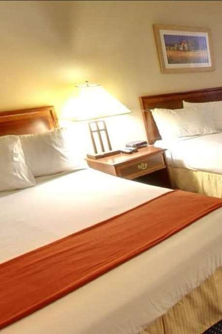 Hotel Travelodge by Wyndham Trenton photo 2