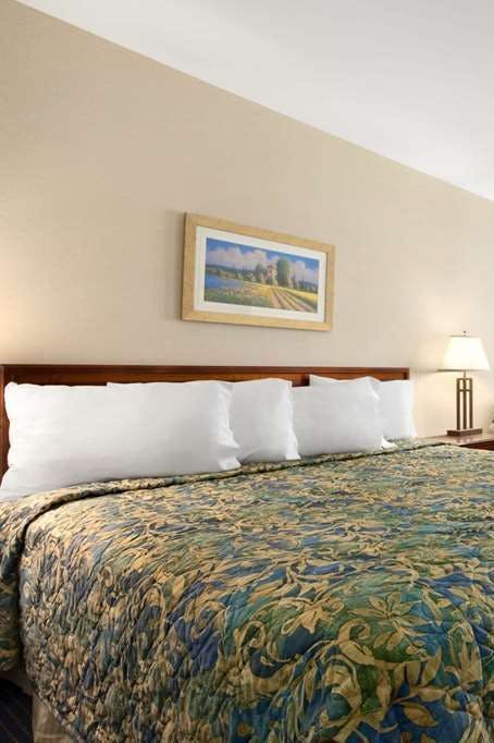 Hotel Travelodge by Wyndham Trenton photo 1