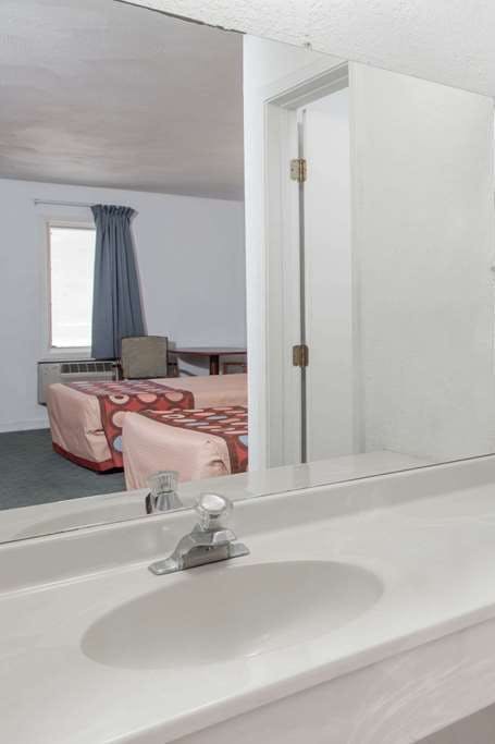 Hotel Super 8 Taylorville IL photo 4