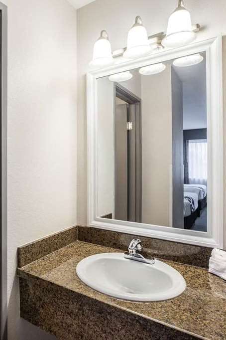 Hotel La Quinta Inn by Wyndham Everett photo 5