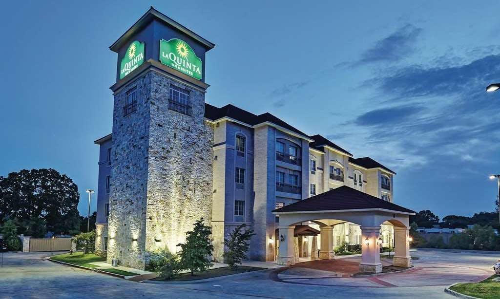 La Quinta Inn & Suites by Wyndham DFW Airport West - Euless