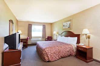 Hotel Days Inn & Suites by Wyndham Wynne photo 3