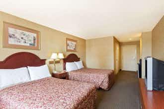 Hotel Days Inn & Suites by Wyndham Wynne photo 4