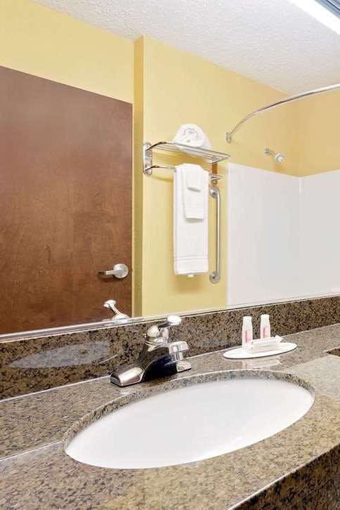 Hotel Microtel Inn & Suites by Wyndham Princeton photo 4