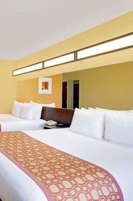 Hotel Microtel Inn & Suites by Wyndham Princeton photo 1