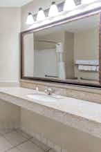 Hotel Baymont Mequon Milwaukee photo 4