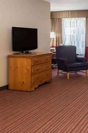 Hotel Baymont by Wyndham Mequon Milwaukee Area photo 3