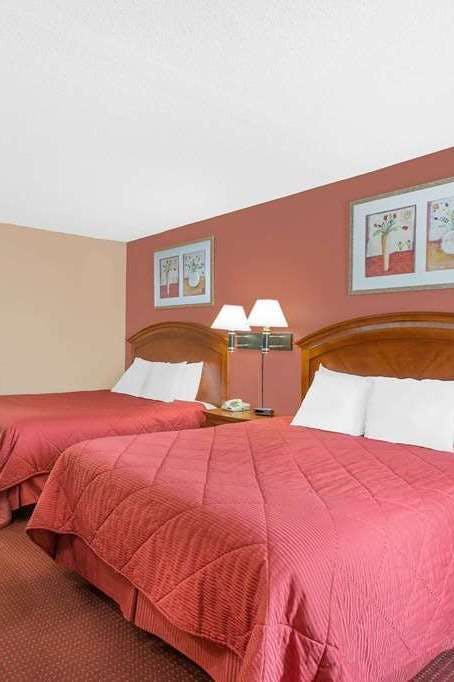 Hotel Super 8 by Wyndham Marion NC photo 2