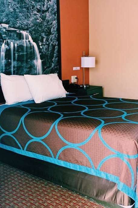 Hotel Super 8 by Wyndham Marion NC photo 1