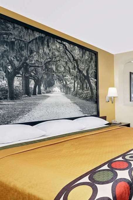 Hotel Super 8 by Wyndham Byron/South Macon photo 1