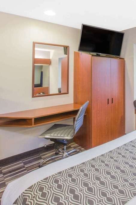 Hotel Microtel Inn & Suites by Wyndham Manistee photo 2